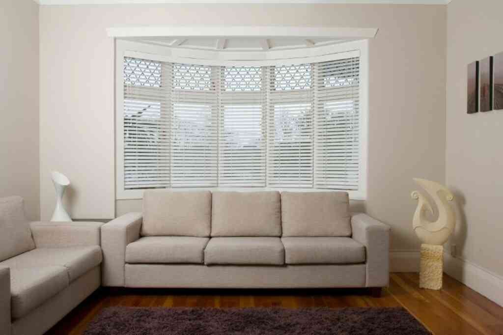Neutral blinds
