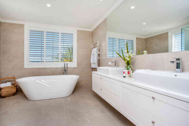 SOTAUC LUCERNE 72 STILLS RAW 55 copy