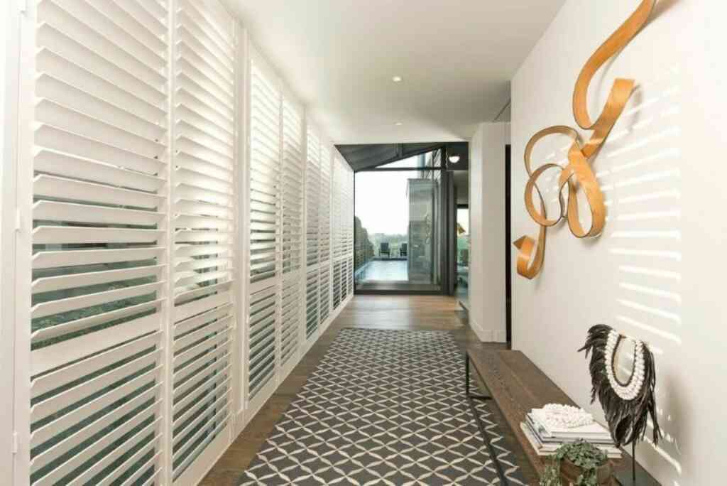 Choose the right commercial blinds