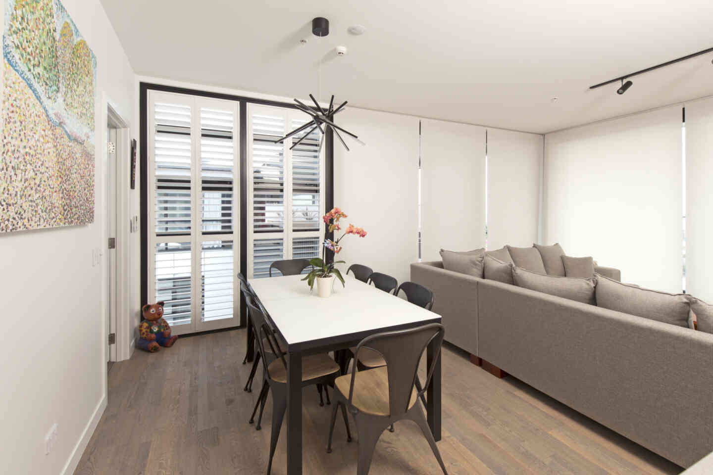 LC S Hutter open LF down