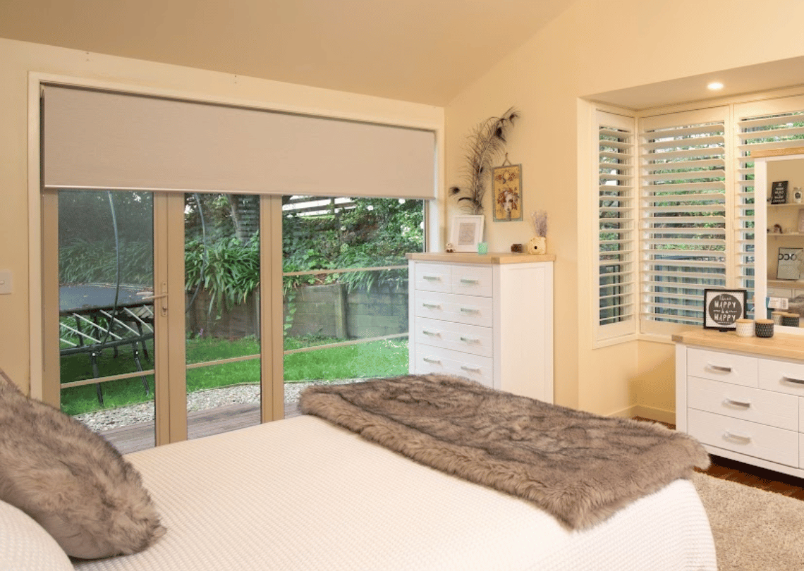 Cordless living room blinds